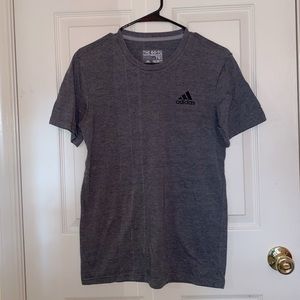 👀Adidas T Shirt👀